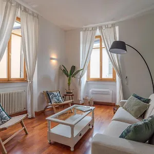 Apartment Urban Oasis - By Myhomeincomo, Como