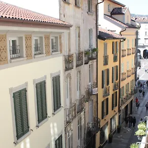 Apartment Perfect, Como